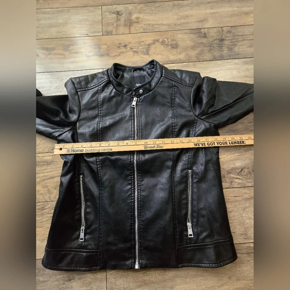 REITMANS black medium Faux Leather jacket, worn once. R138760, 76% polyurethane - Picture 5 of 8